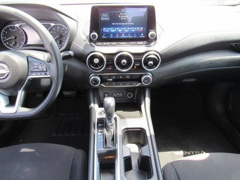 Used 2024 Nissan Sentra SV FWD image 17
