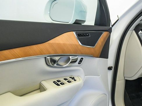 Certified 2022 Volvo XC90 T5 Momentum AWD/4WD image 27
