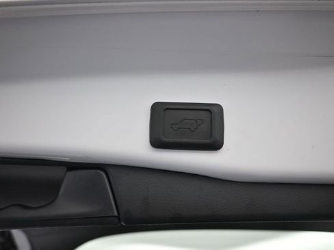 Used 2023 Toyota RAV4 Limited AWD/4WD image 23