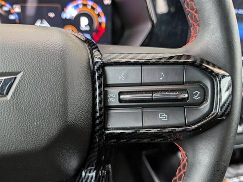 Used 2024 Chevrolet Colorado Z71 w/ Z71 Convenience Package 2 AWD/4WD image 22