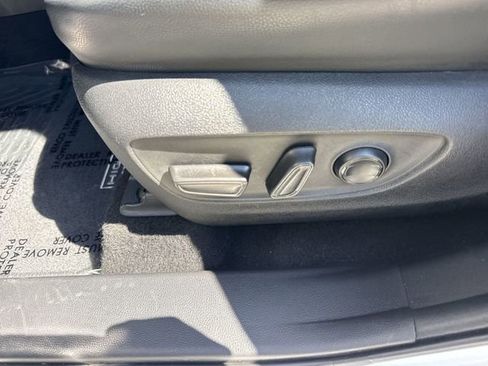 Used 2022 Toyota Highlander XLE image 12