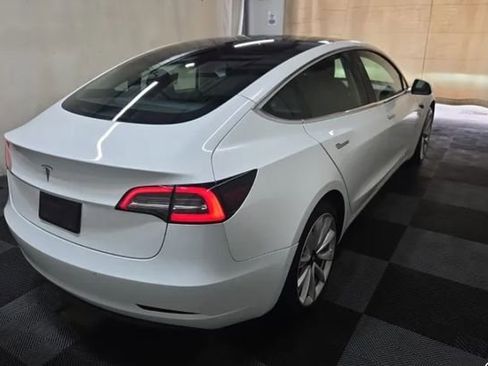 Used 2020 Tesla Model 3 Standard Range Plus RWD image 2