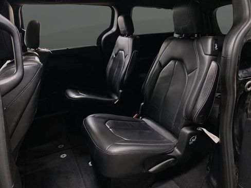 Used 2020 Chrysler Pacifica Touring-L Plus image 30