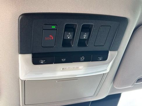 Used 2022 Nissan Pathfinder SL w/ SL Premium Package FWD image 25