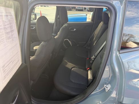 Used 2017 Jeep Renegade Latitude image 21