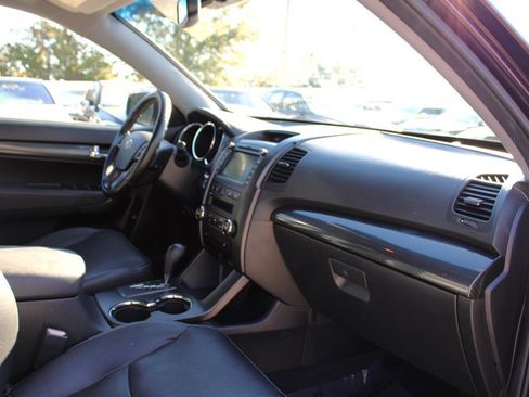Used 2011 Kia Sorento SX image 17