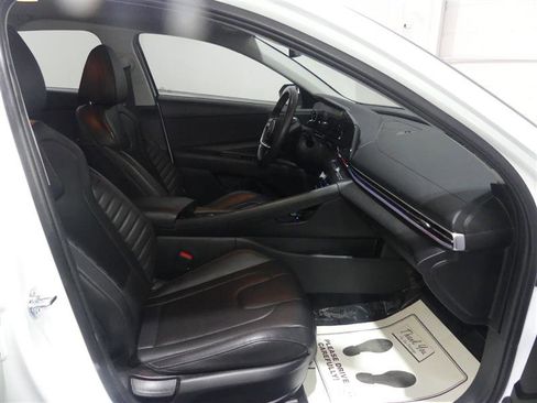 Used 2025 Hyundai Elantra Limited FWD image 22
