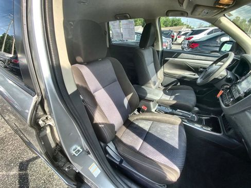 Used 2018 Mitsubishi Outlander ES FWD image 25