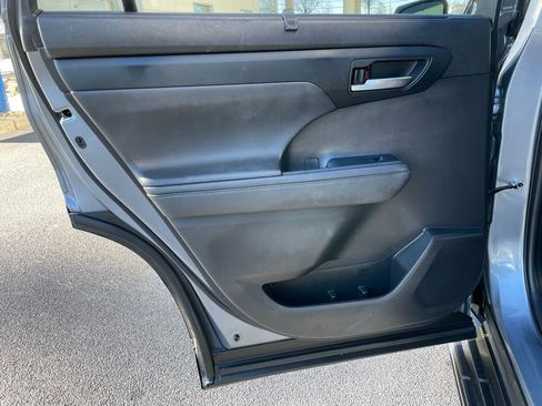 Used 2022 Toyota Highlander XLE image 39