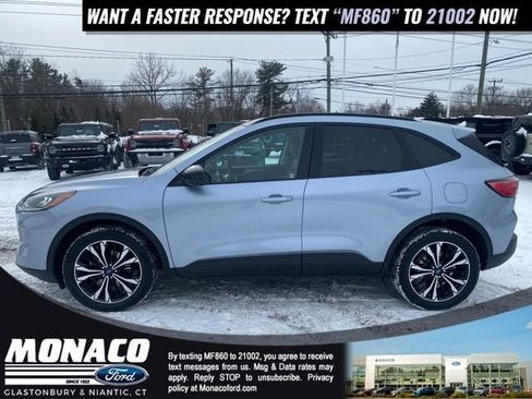 Certified 2022 Ford Escape SE w/ SE Sport Appearance Package image 5