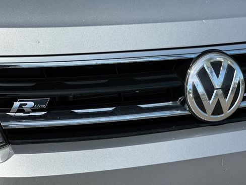 Used 2021 Volkswagen Tiguan SE R-Line FWD image 39