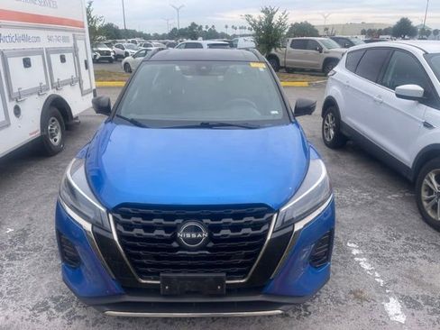 Used 2023 Nissan Kicks SR FWD image 2