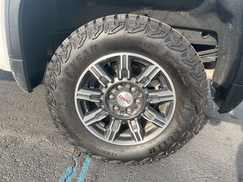 Used 2025 GMC Sierra 1500 AT4 image 10