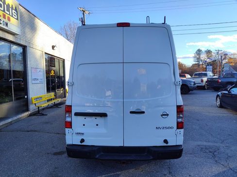 Used 2019 Nissan NV 2500 SV image 7