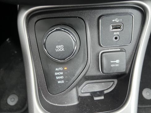 Used 2020 Jeep Compass Latitude image 21