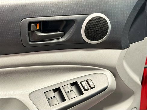 Used 2013 Toyota Tacoma PreRunner image 14