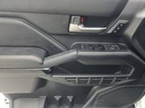 Used 2025 Toyota 4Runner Limited AWD/4WD image 9
