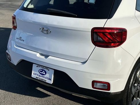 Used 2023 Hyundai Venue SEL image 12