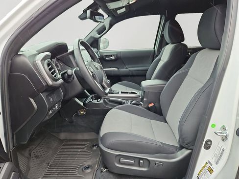 Used 2023 Toyota Tacoma TRD Sport w/ Technology Package image 13