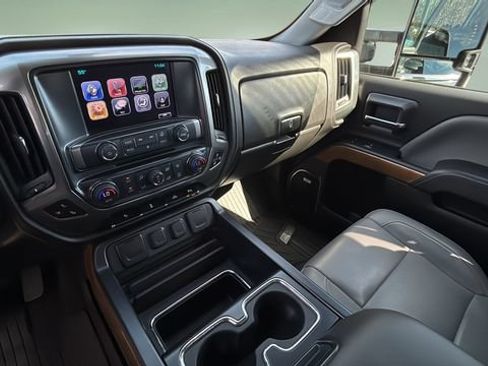 Used 2018 Chevrolet Silverado 1500 LTZ w/ LTZ Plus Package AWD/4WD image 23