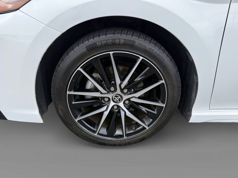 Used 2023 Toyota Camry SE image 9