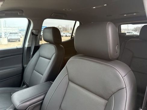 Used 2023 GMC Acadia SLT w/ Preferred Package image 11