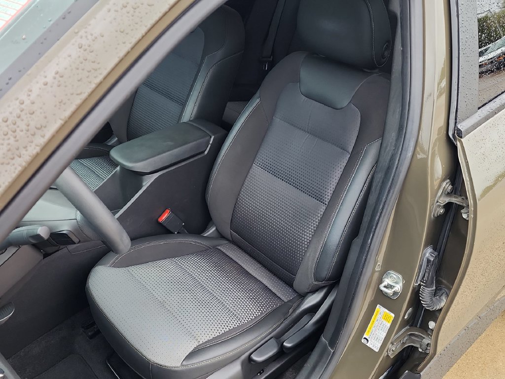 Used 2024 Chevrolet Trax LT FWD image 11