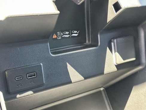 Used 2025 GMC Sierra 1500 AT4 image 41