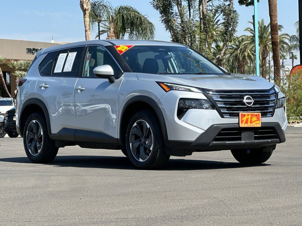 Used 2025 Nissan Rogue SV FWD image 1