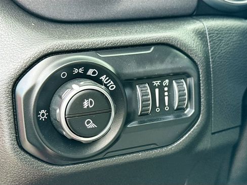 Used 2021 Jeep Gladiator Mojave AWD/4WD image 11