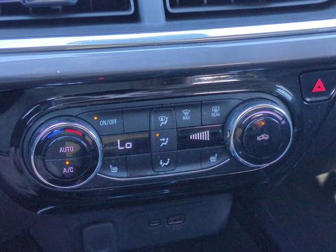 Used 2024 Chevrolet Trax ACTIV w/ Sunroof Package FWD image 17
