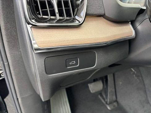 New 2026 Volvo XC90 B6 Plus w/ Protection Package Premier image 15