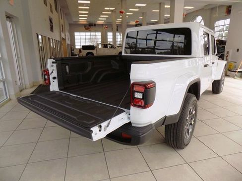 New 2026 Jeep Gladiator Sport AWD/4WD image 9