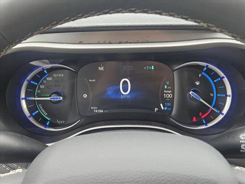 Used 2024 Chrysler Pacifica Limited FWD image 10