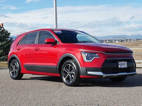 Used 2024 Kia Niro LX image 7