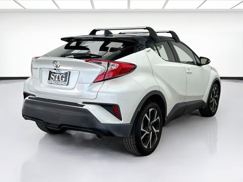 Used 2019 Toyota C-HR XLE FWD image 4