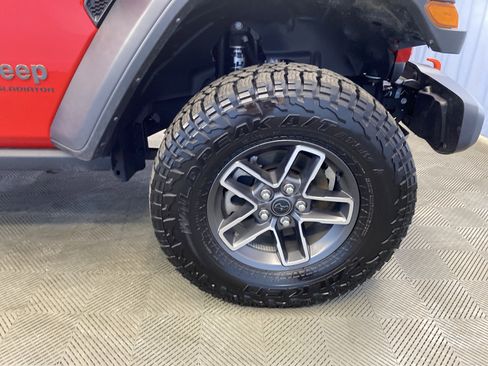 Certified 2024 Jeep Gladiator Mojave w/ Technology Group image 45