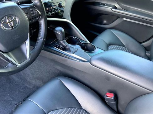 Used 2019 Toyota Camry SE FWD image 15
