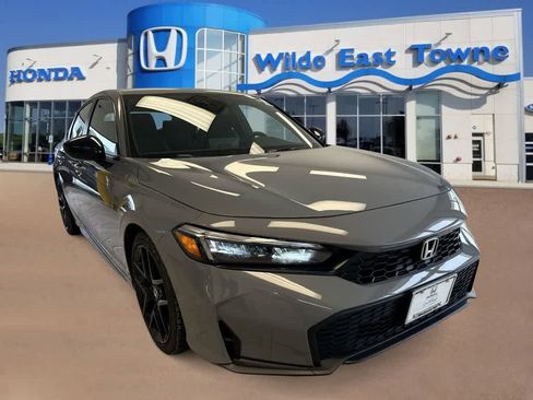 Used 2025 Honda Civic Sport image 2