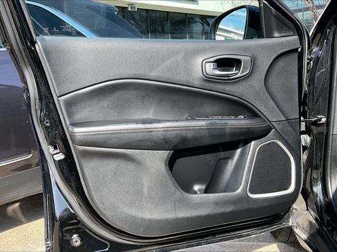 Used 2020 Jeep Compass Latitude image 21