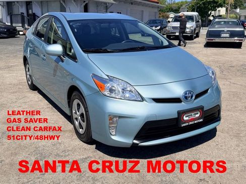 Used 2015 Toyota Prius Two FWD image 1