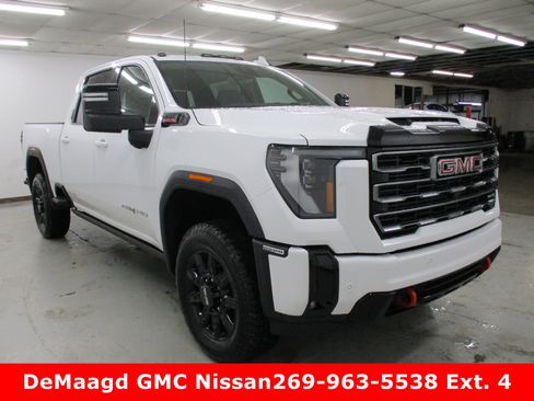 New 2025 GMC Sierra 2500 AT4 w/ Technology Package image 9