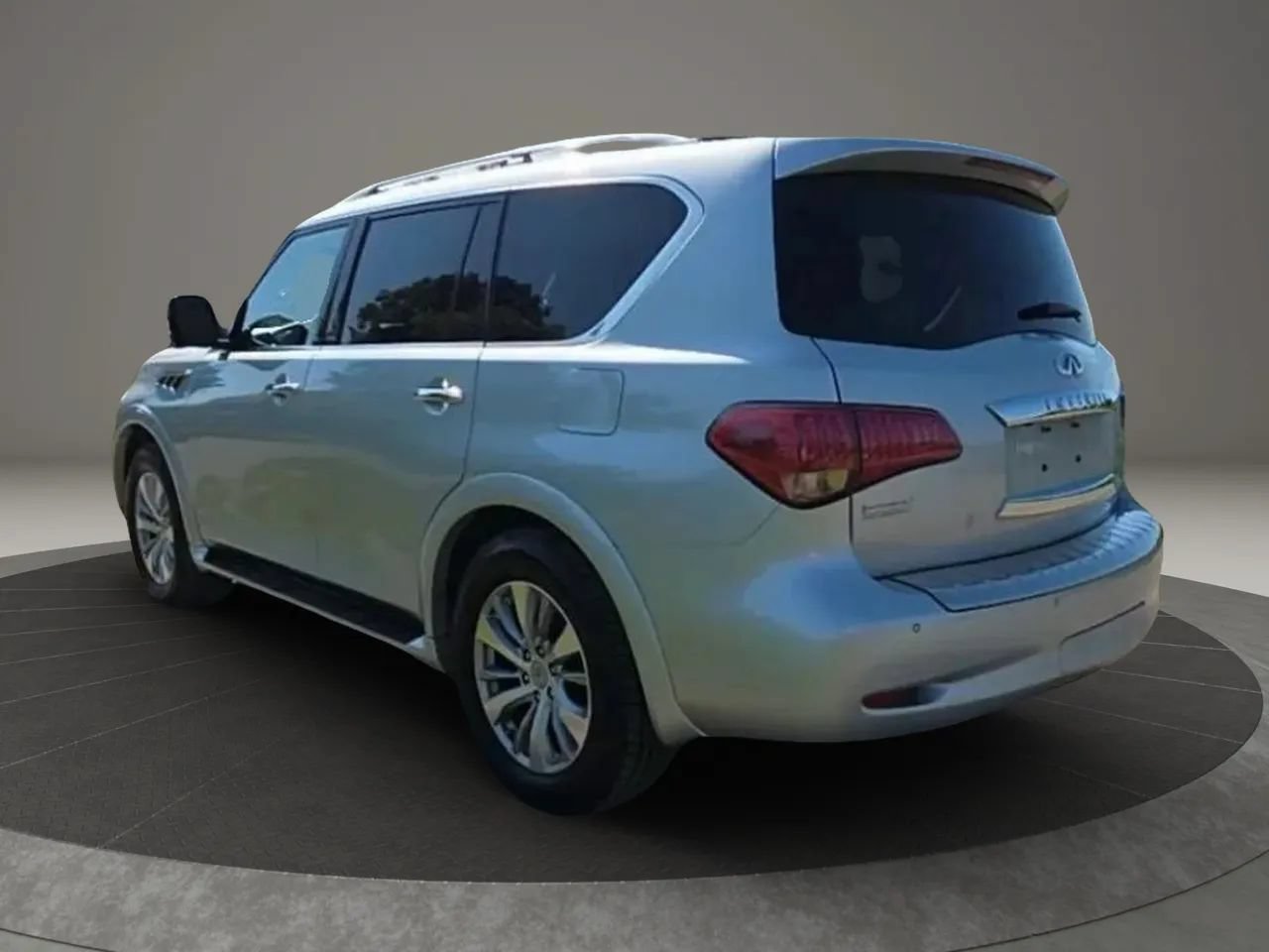Used 2017 INFINITI QX80 4WD w/ Driver Assistance Package image 4