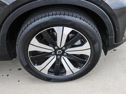 Used 2023 Volvo XC40 Recharge Plus image 16