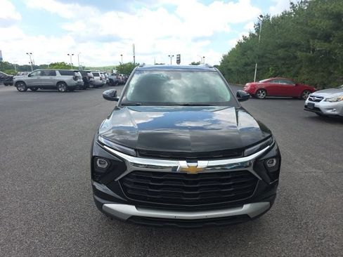 Used 2025 Chevrolet TrailBlazer LT AWD/4WD image 2