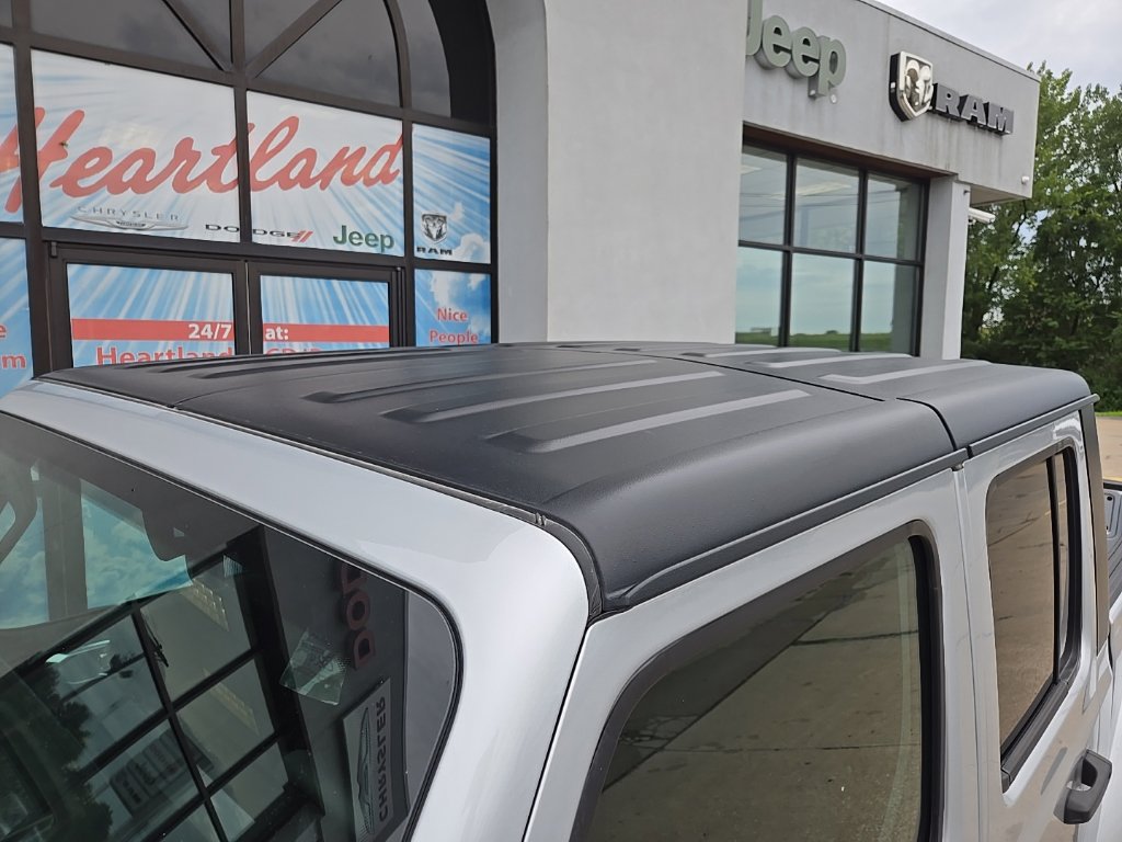 Used 2023 Jeep Gladiator Sport AWD/4WD image 19