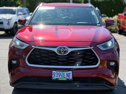 Certified 2021 Toyota Highlander XLE AWD/4WD image 8