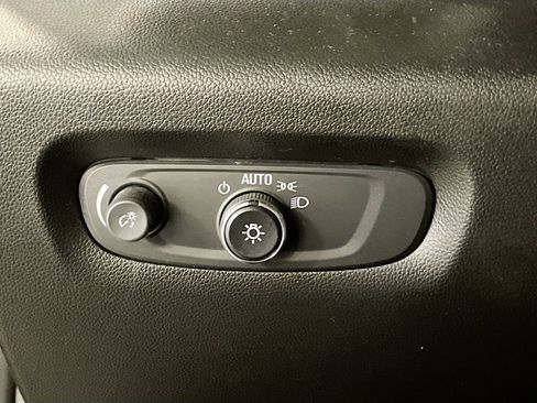 Used 2021 Chevrolet Traverse LS AWD/4WD image 10