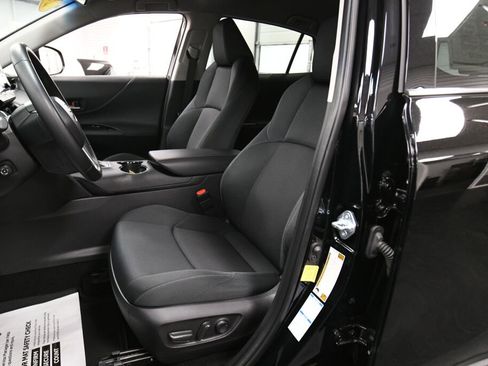 Used 2022 Toyota Venza LE image 10