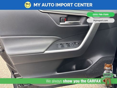 Used 2024 Toyota RAV4 SE w/ Convenience Package image 10